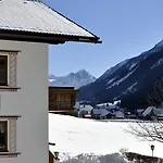 Gaeste- Und Seminarhaus Soelkstub'n Apartment *